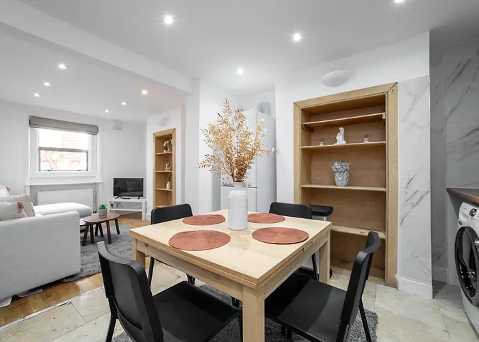 3 Bedroom House In Notting Hill
