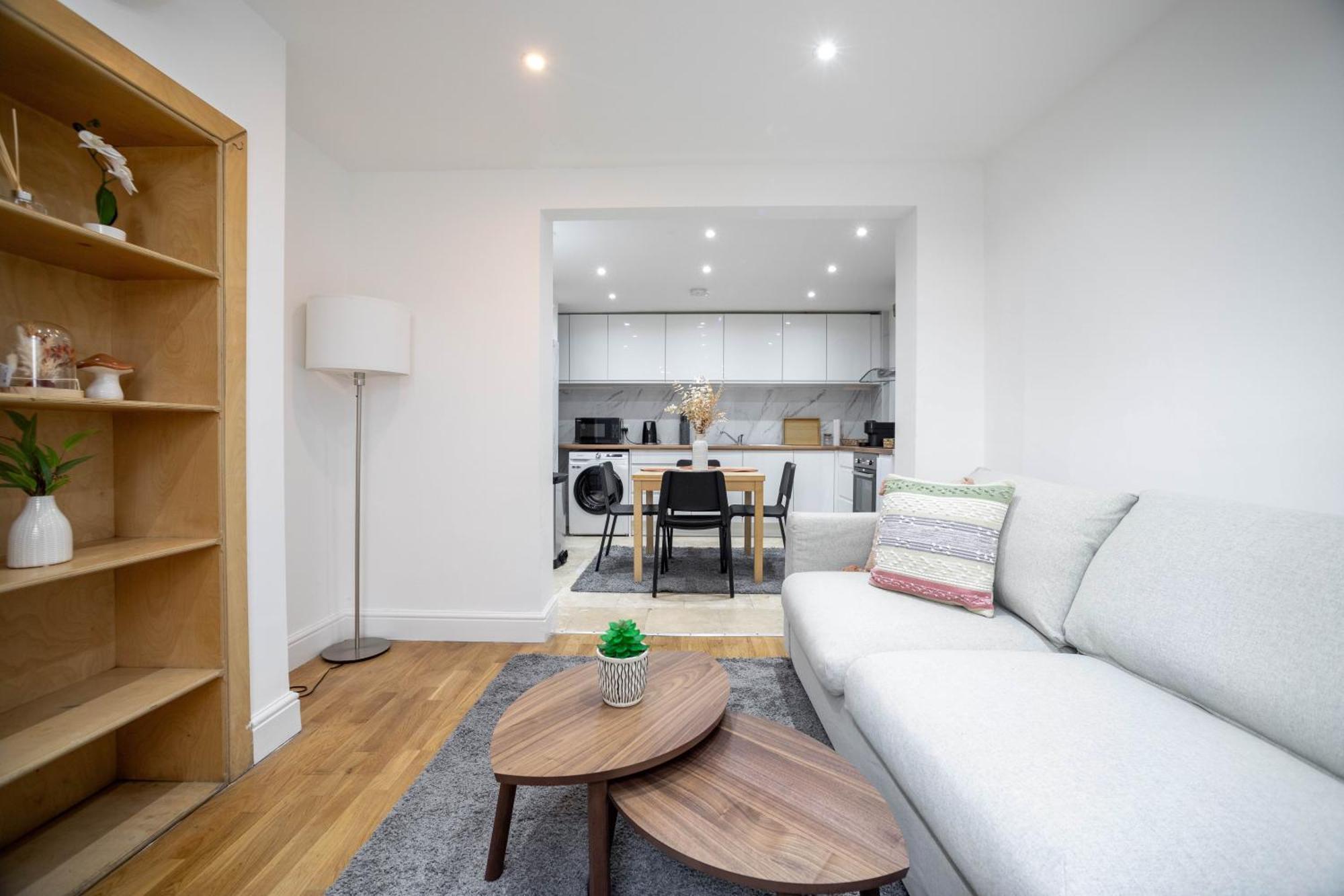 3 Bedroom House In Notting Hill * London
