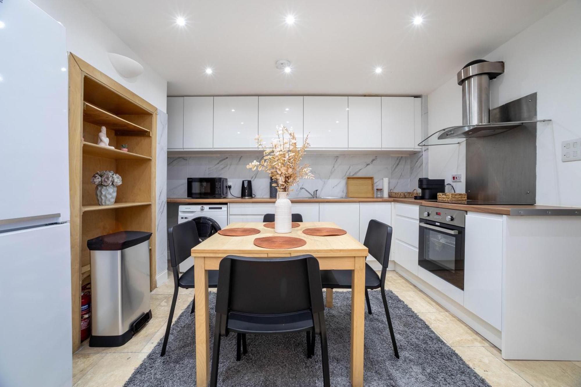 3 Bedroom House In Notting Hill London